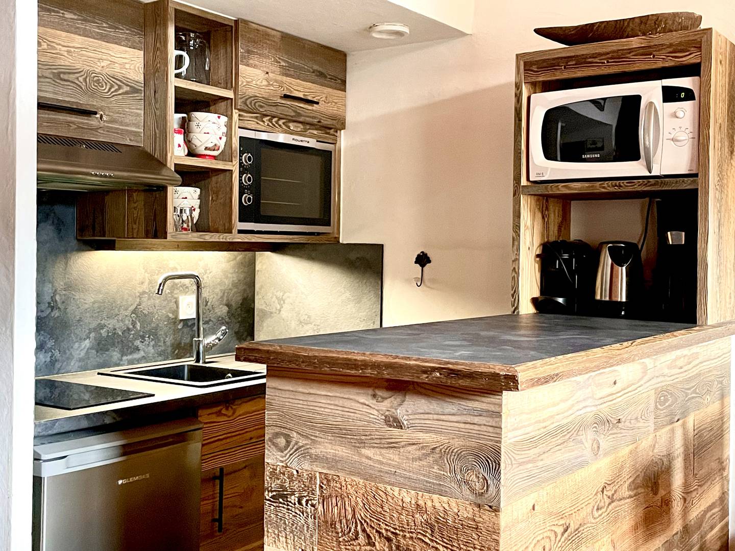 N°31 : mezzanine studio 4 pers. SUD Piscine sauna hammam - ref Club Alpina n°31 - 2