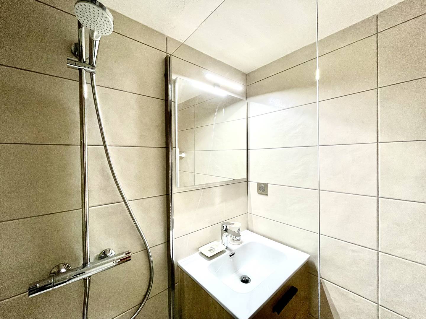 N°31 : mezzanine studio 4 pers. SUD Piscine sauna hammam - ref Club Alpina n°31 - 5