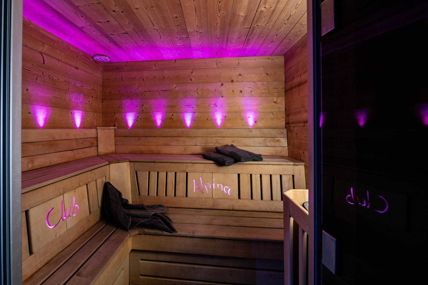 N°31 : mezzanine studio 4 pers. SUD Piscine sauna hammam - ref Club Alpina n°31 - 12